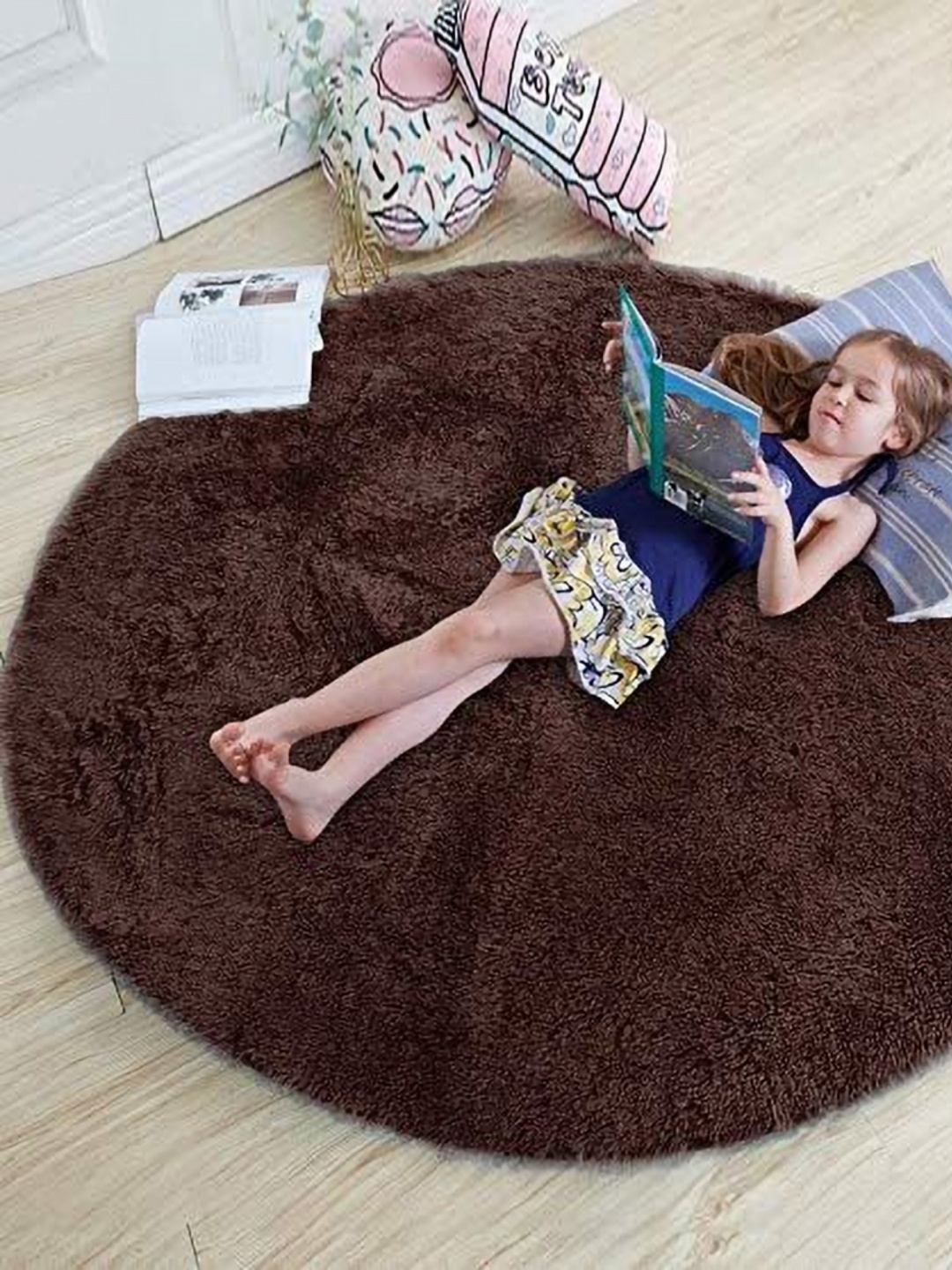 

Banchmark Home Furnishings Coffee Brown Shaggy Fluffy Round Carpet