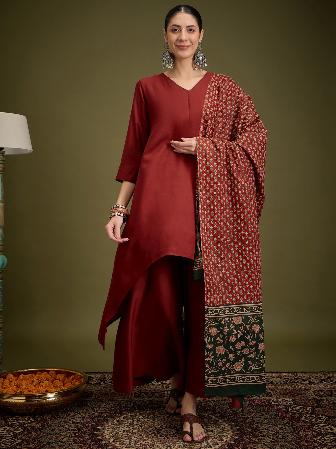 

InWeave Women Regular Kurta with Palazzos & With Dupatta, Maroon