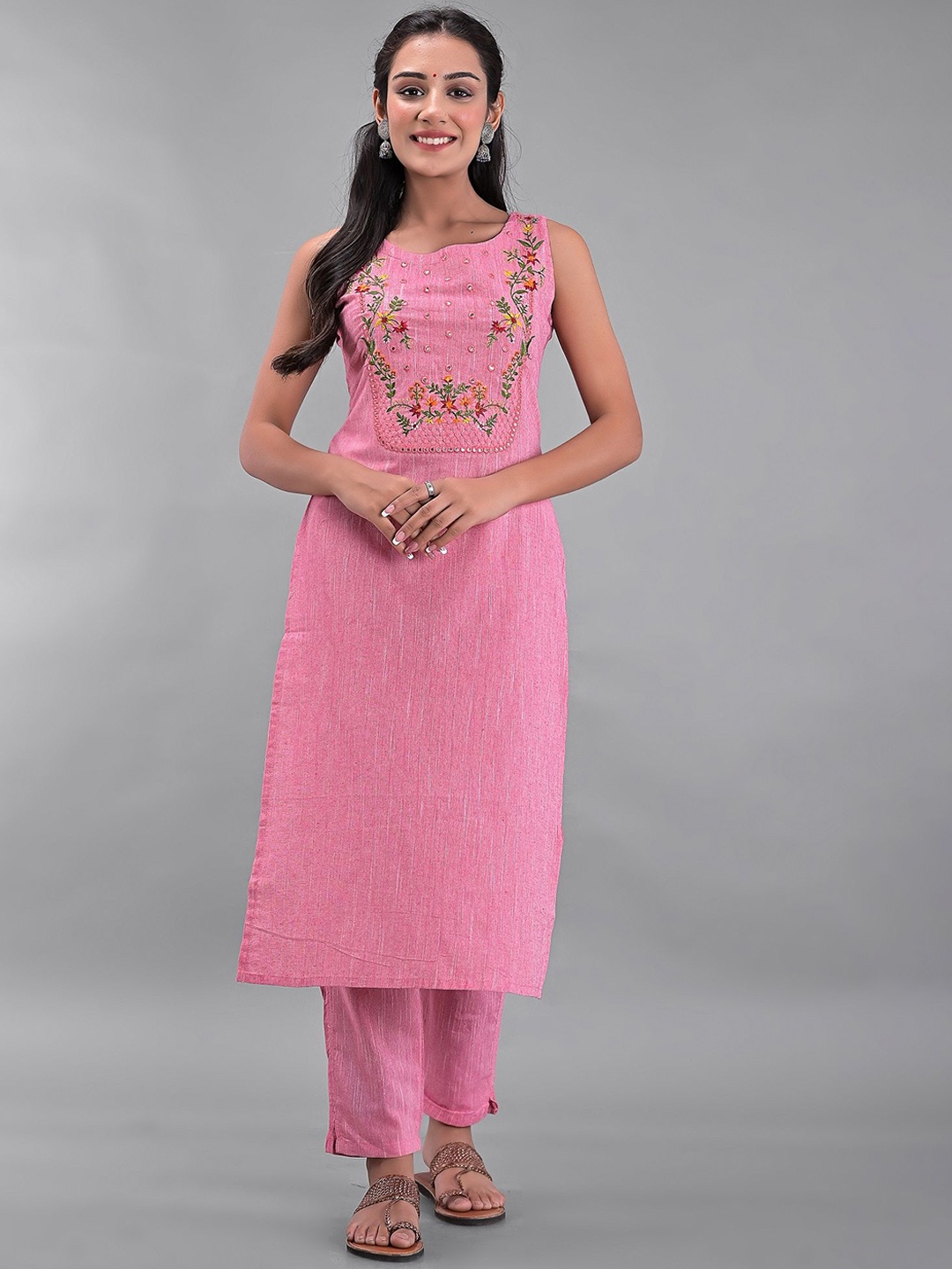 

Clothy N Wave Floral Embroidered Round Neck Straight Kurta With Trousers, Pink