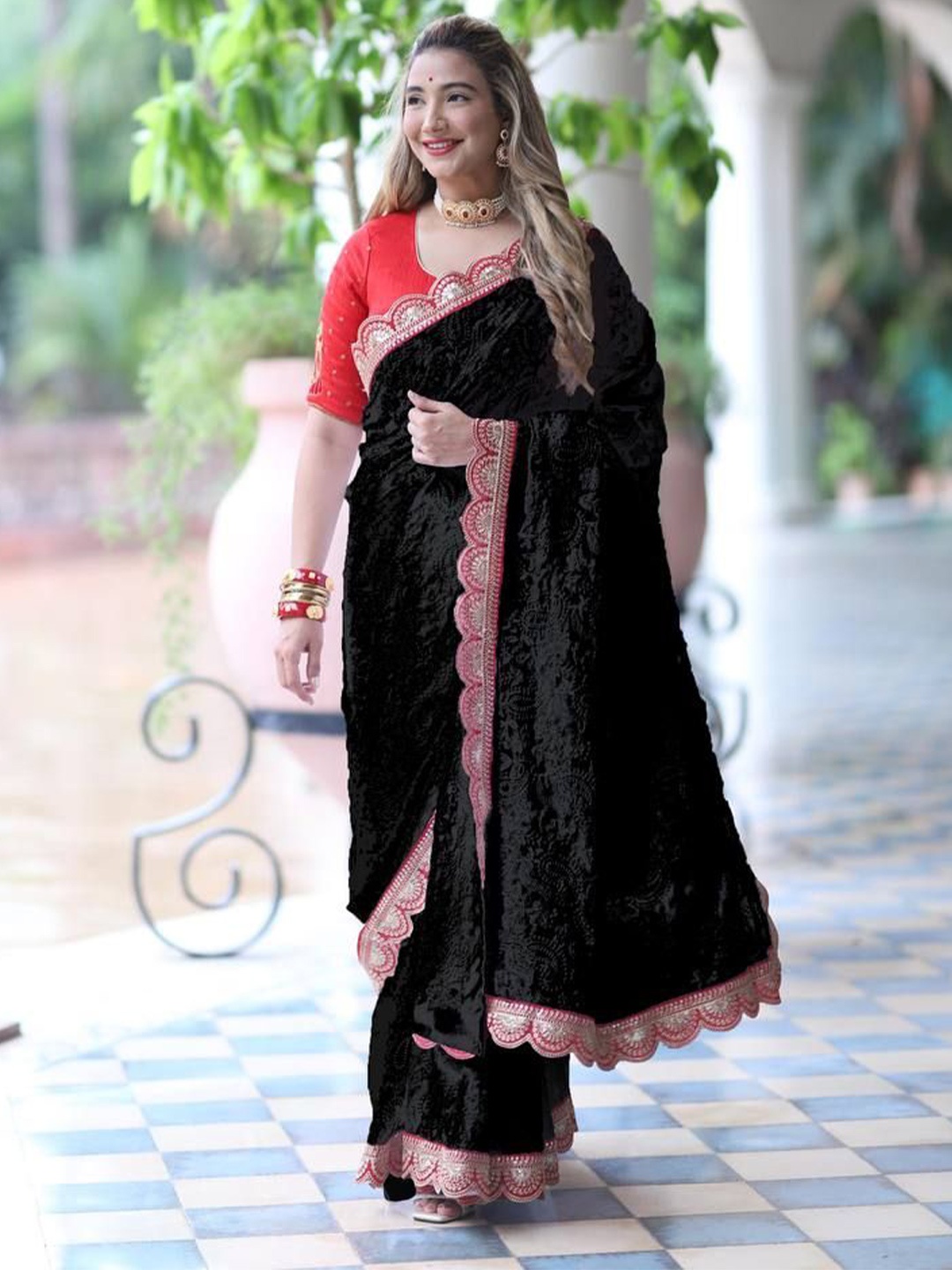 

Moda Rapido Floral Embroidered Pure Georgette Heavy Work Saree, Black