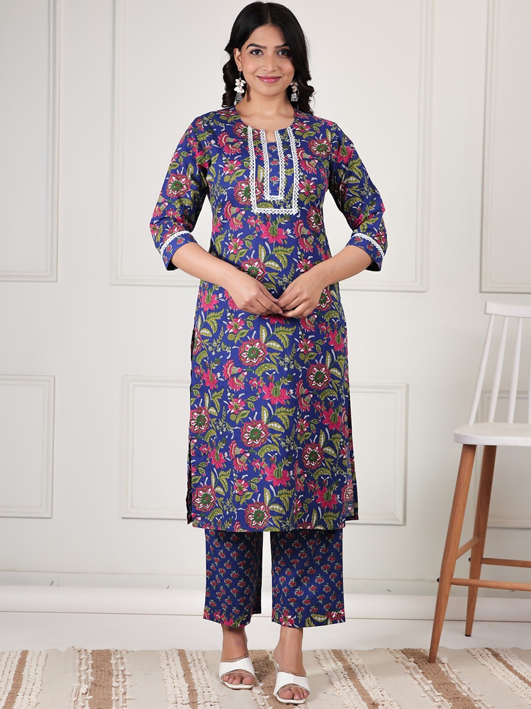 

Aramya Floral Printed Notch Neck Pure Cotton Straight Kurta With Trouser, Blue