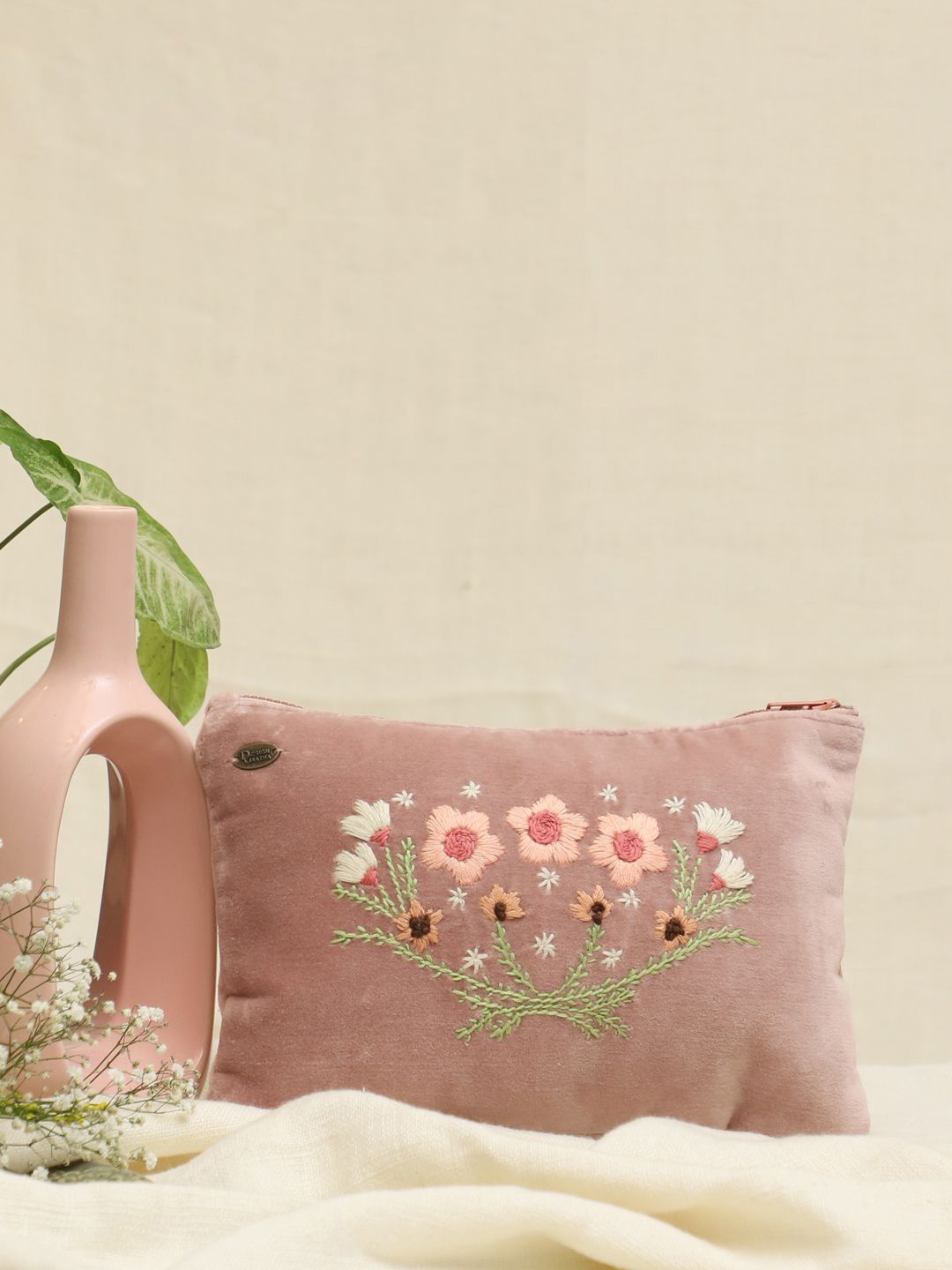

DESIGN GAATHA Embroidered Pure Linen Pouch, Pink