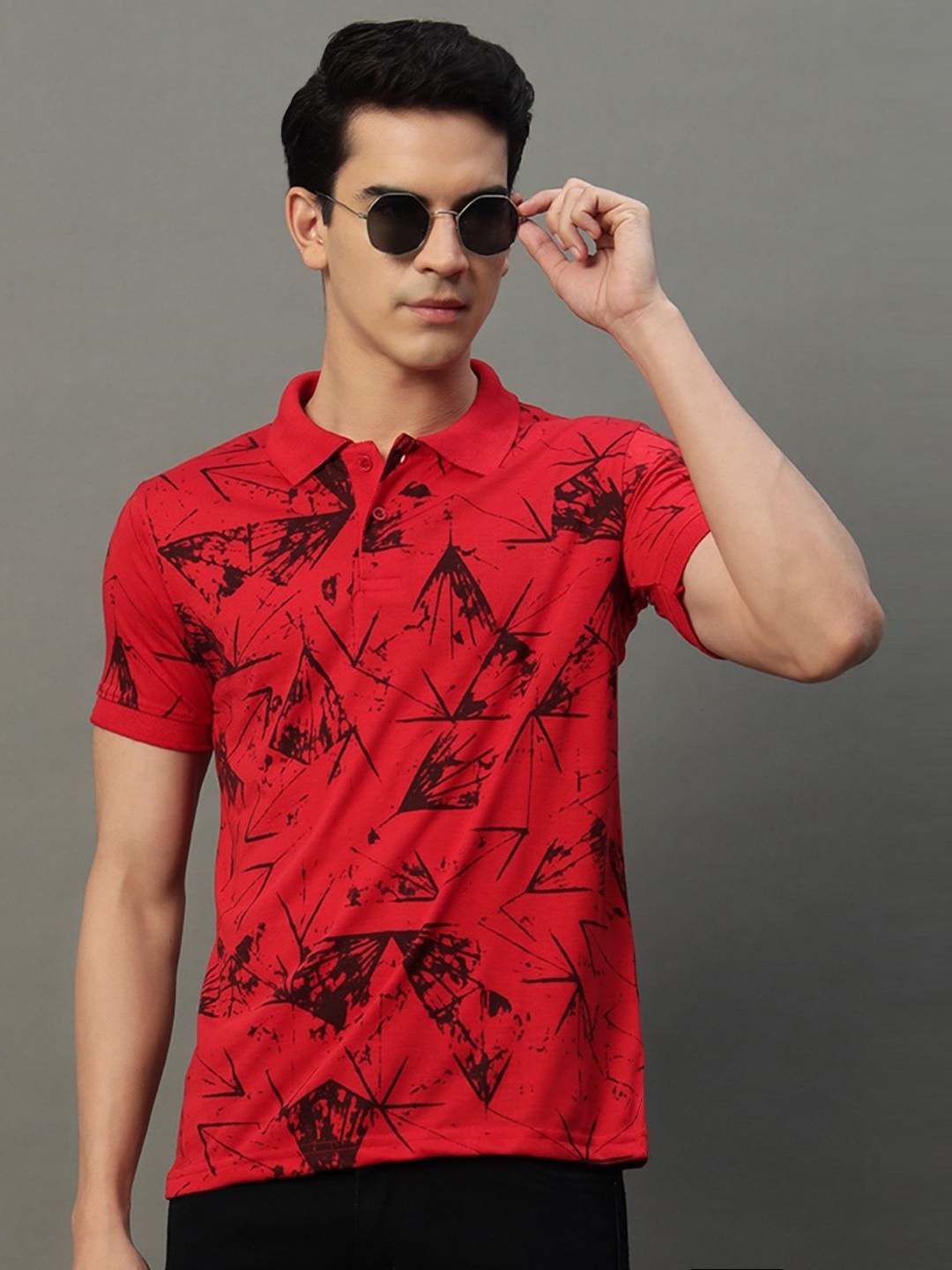 

SIMPLE SOLUTION Men Printed Polo Collar Tropical Pockets T-shirt, Red