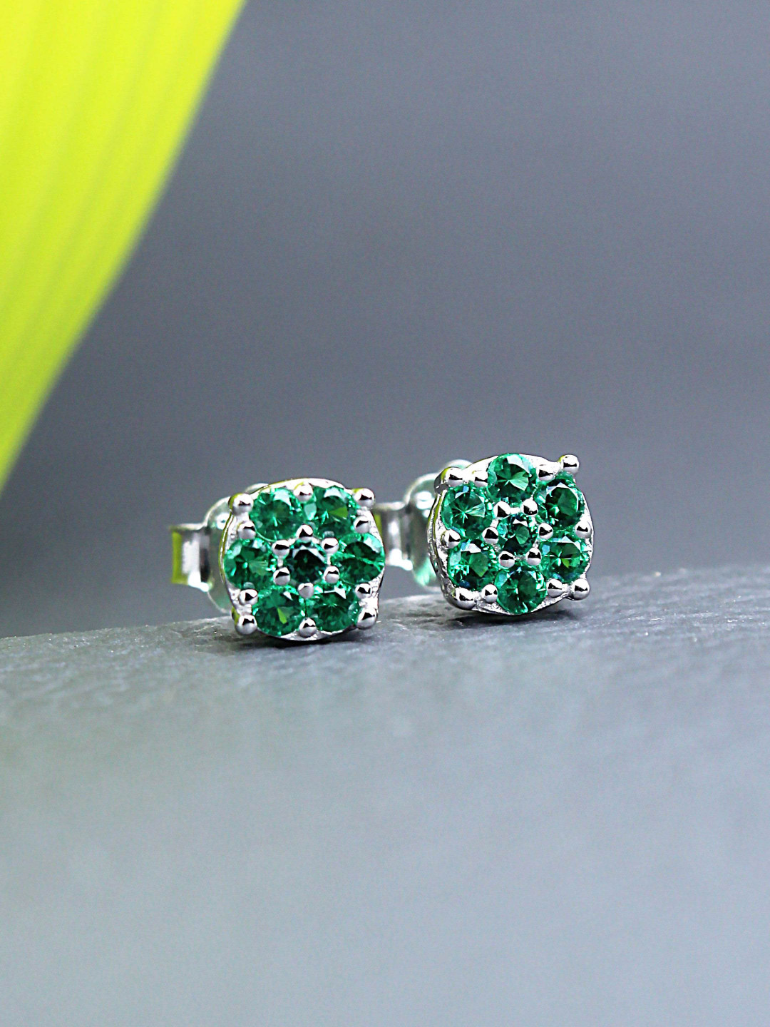 

DEVASHREE 925 Silver Green Emerald CZ Rhodium-Plated Cubic Zirconia Contemporary Studs