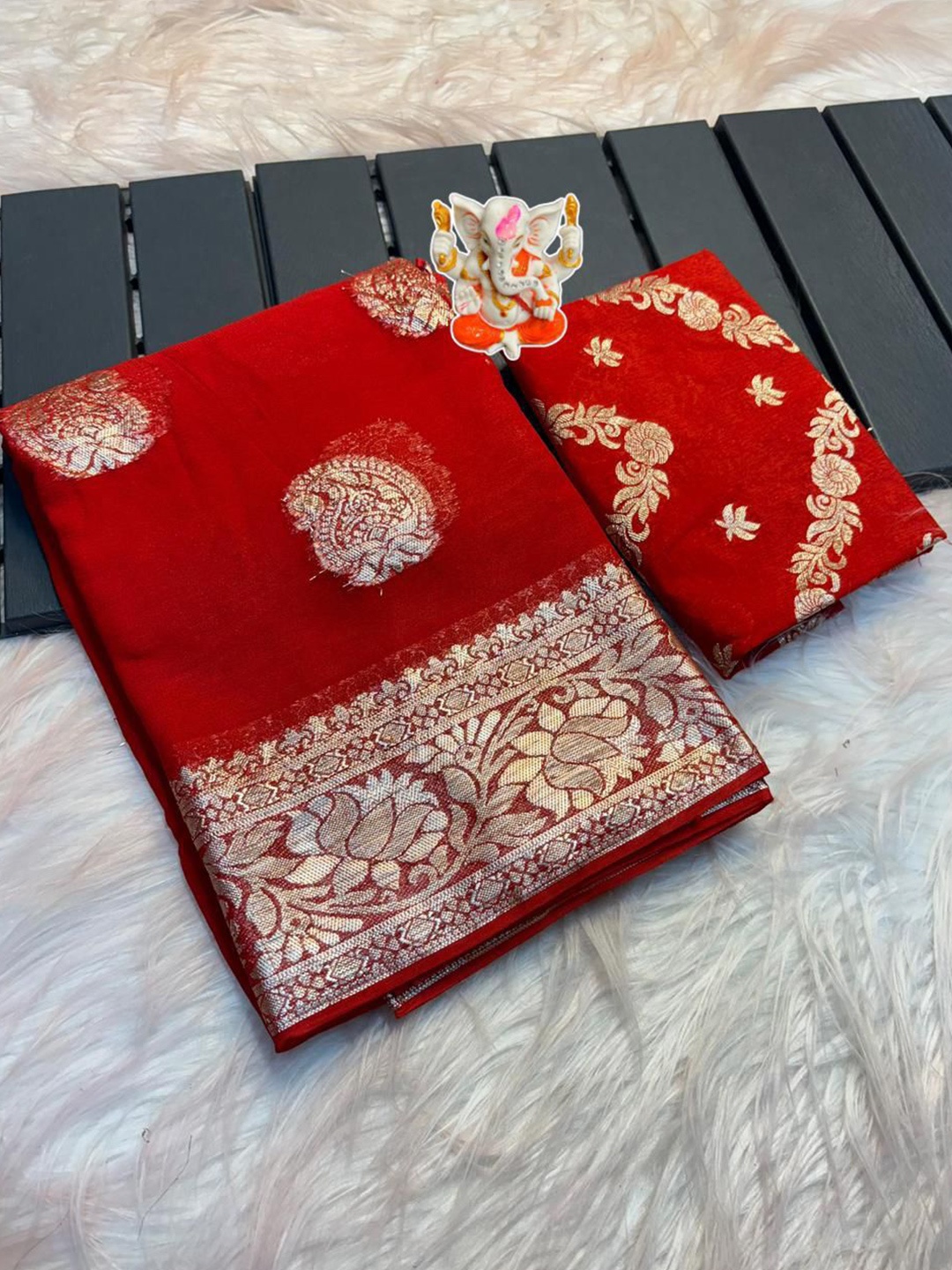 

PAYAL CREATION Ethnic Motifs Zari Pure Georgette Designer Maheshwari Saree, Red