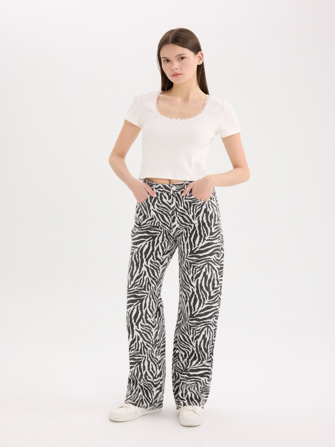 

DeFacto Women Animal Printed Regular Fit Mid-Rise Pure Cotton Trouser, Black