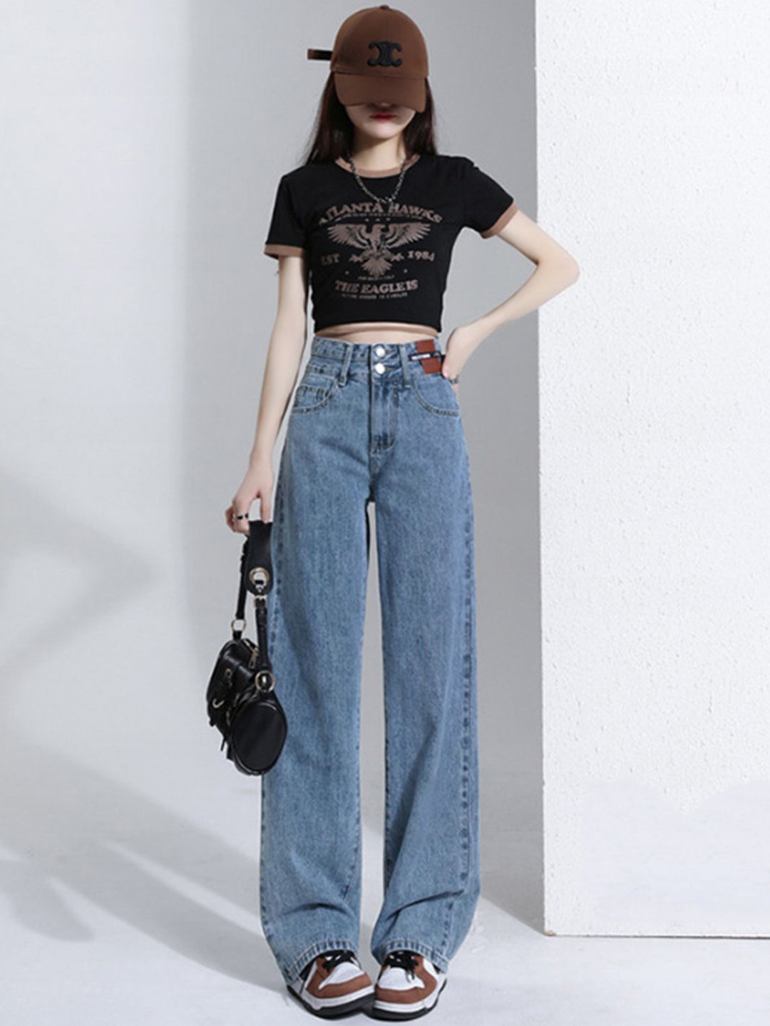 

bebe Women Straight Fit High-Rise Cotton Jeans, Blue