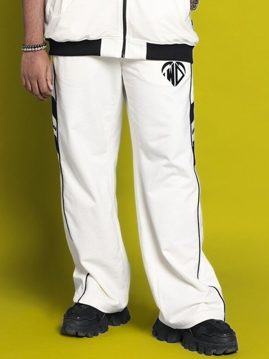 

WEARDUDS Men Printed Mid Rise Relaxed Fit Trousers, Off white