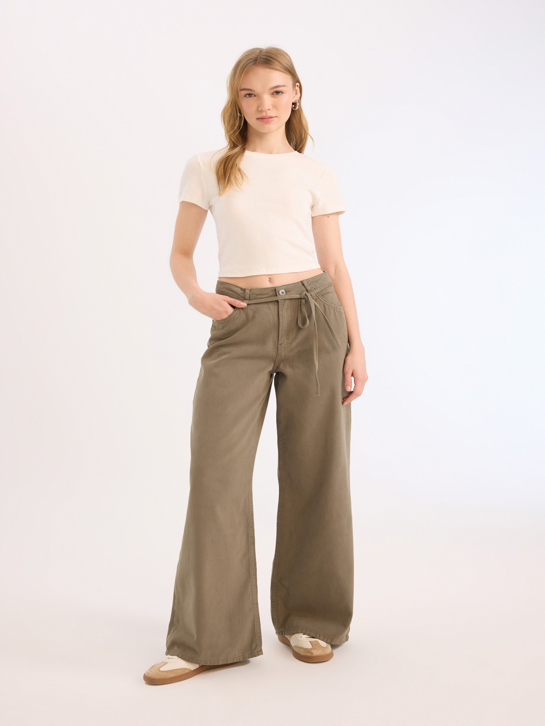 

DeFacto Women Trousers, Na