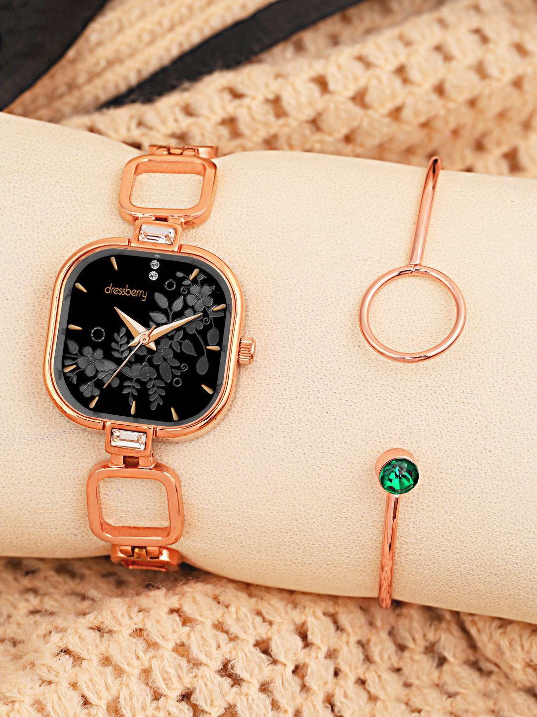 

DressBerry Women Watch & Bangle Gift Set, Rose gold