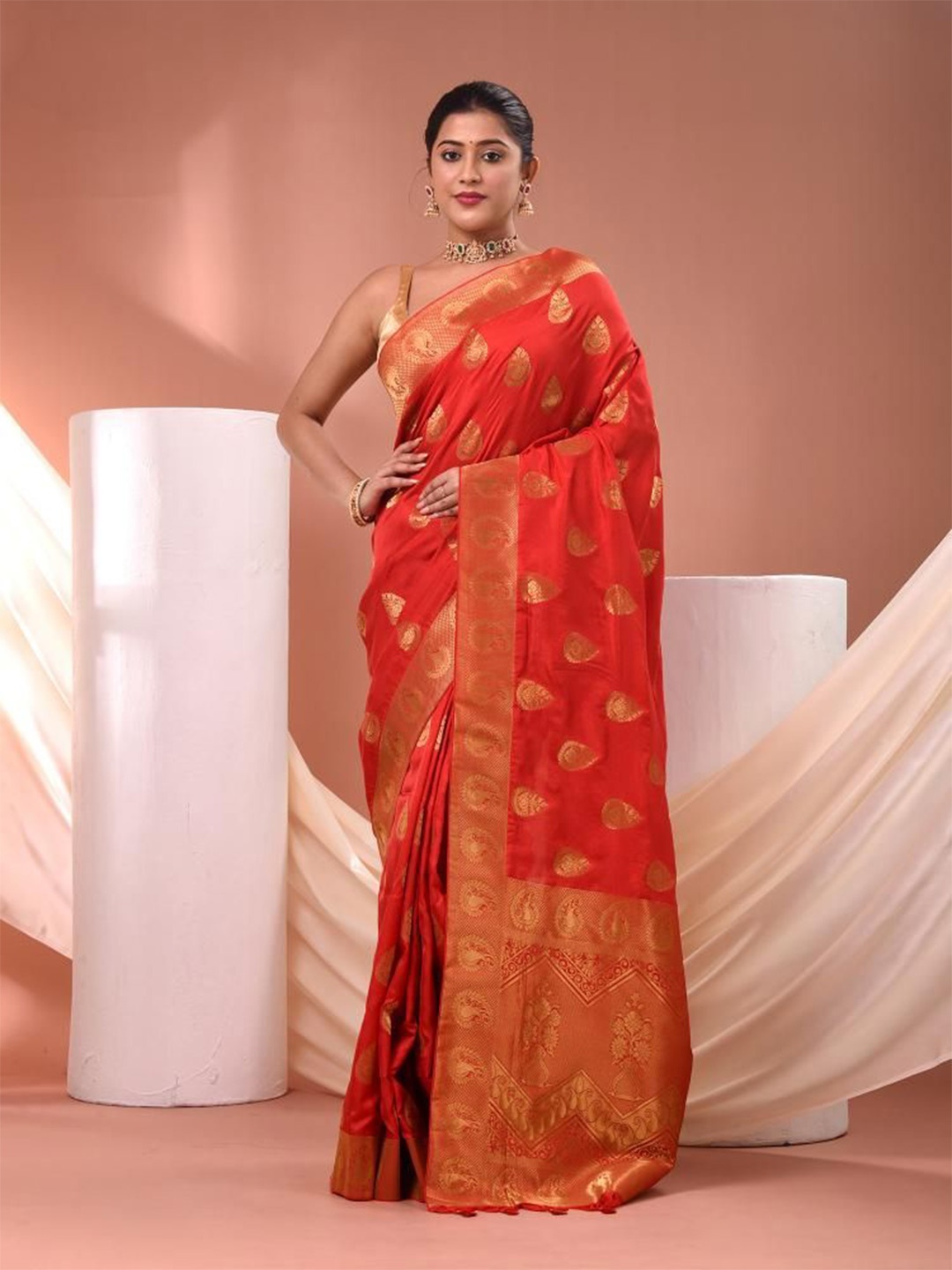 

VIBHAVARI Ethnic Motifs Zari Saree, Red