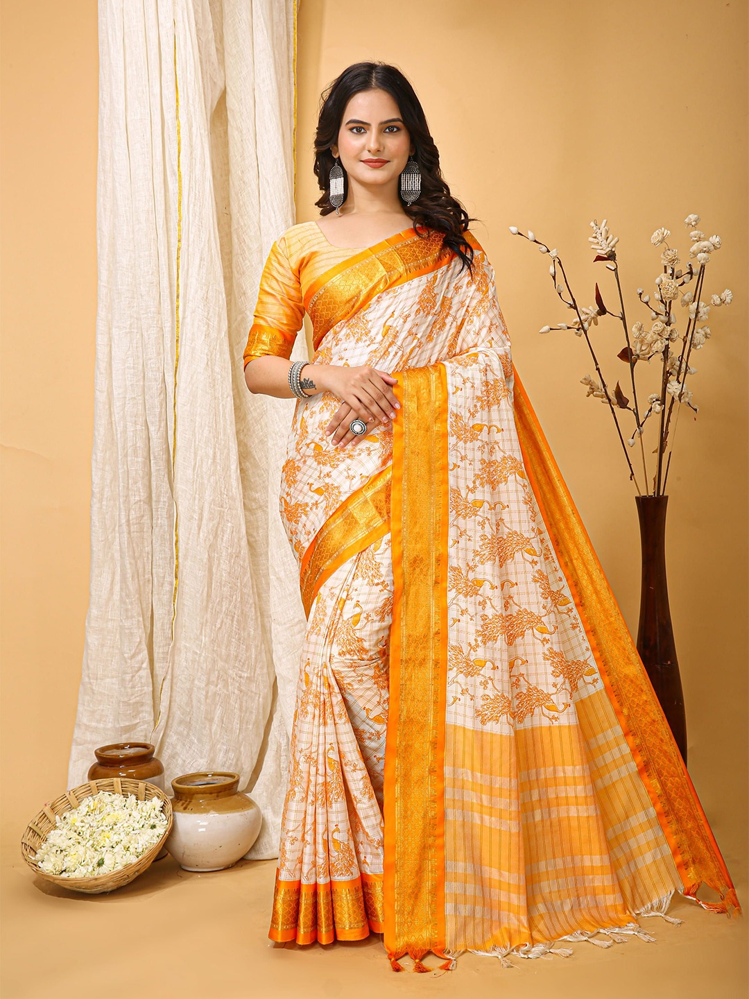 

KAYOMMI Floral Zari Silk Cotton Chanderi Saree, White