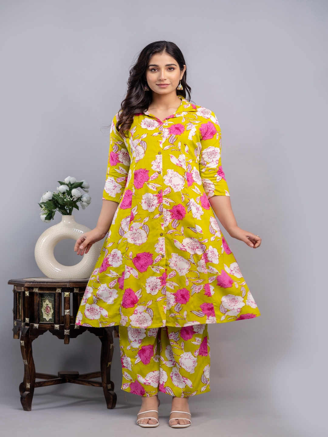 

Bunkari Floral Printed Shirt Collar A-Line Kurta With Palazzo, Yellow