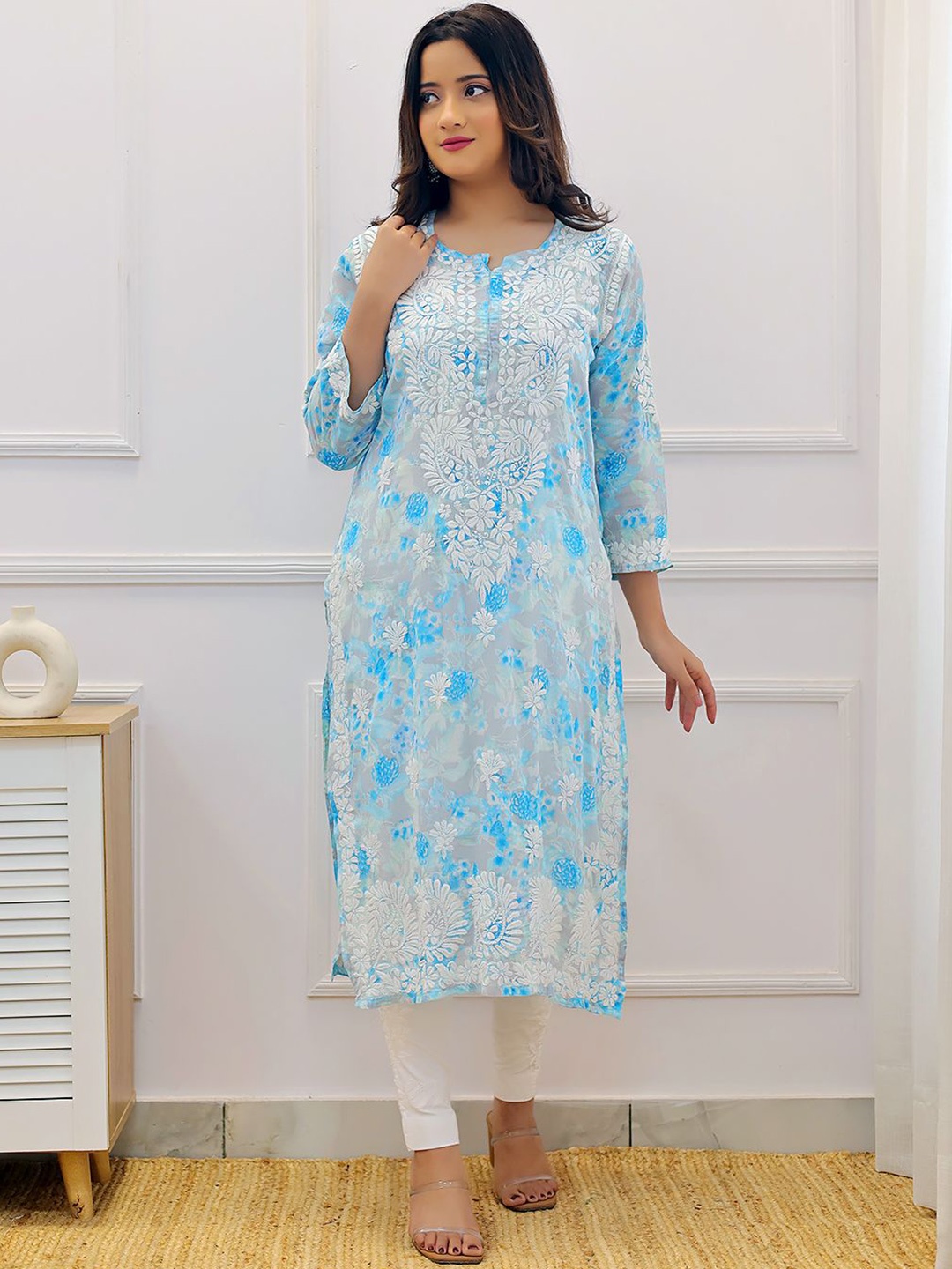 

The Chikan Label Women Floral Embroidered Chikankari Mulmul Cotton Straight Kurta, Blue