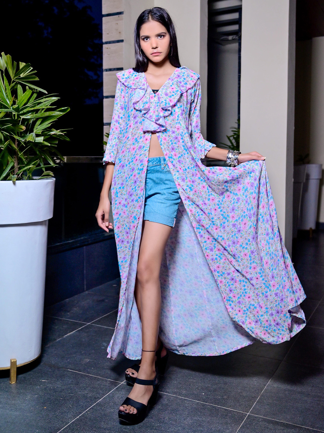 

SUFIZA LIFESTYLE Floral Printed Gathers Longline Button Georgette Shrug, Purple