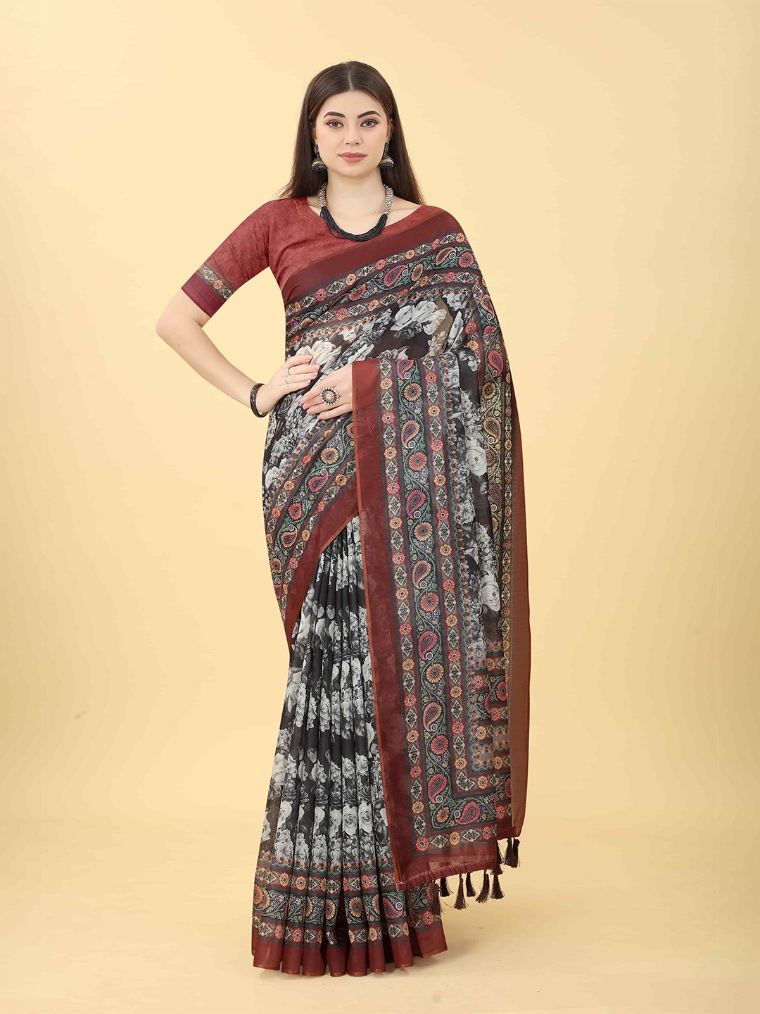 

DIVASTRI Chanderi Cotton Digital Printed Floral Saree With Tassels, Black