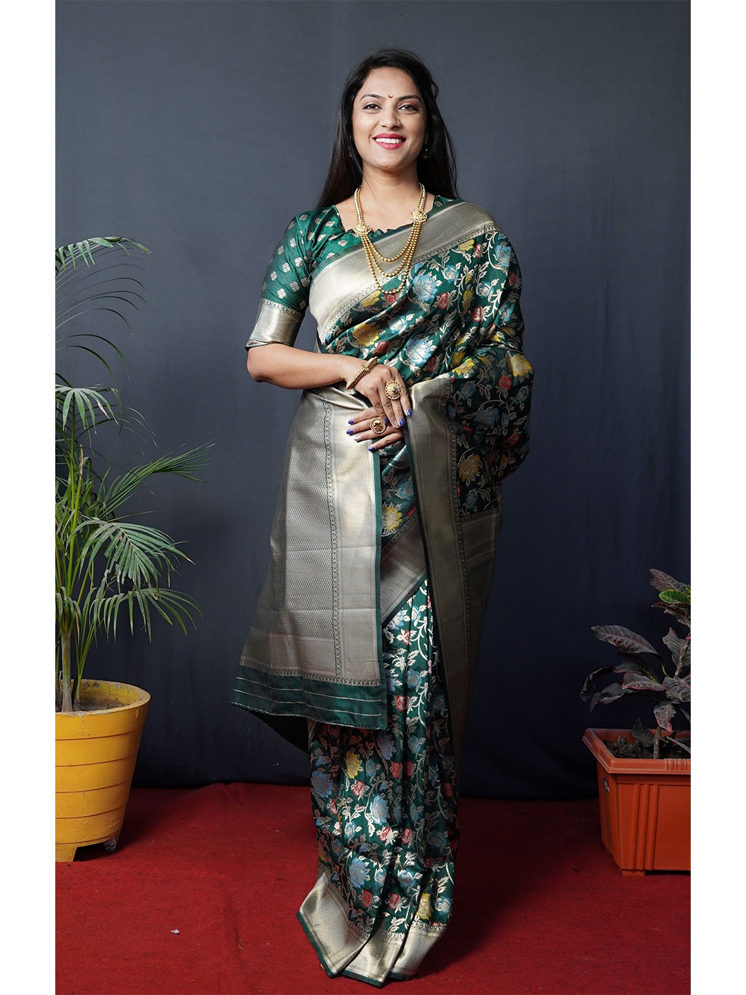 

Kandora Woven Design Zari Pure Silk Banarasi Saree, Green
