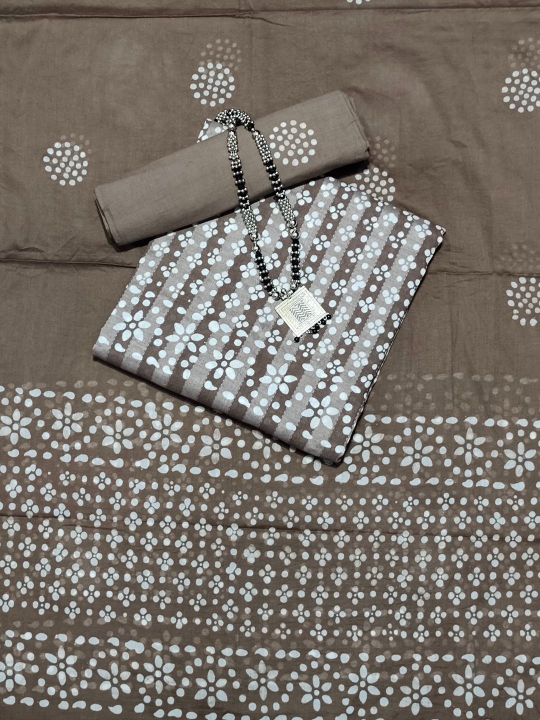 

Farooq Dyeing Floral Printed Pure Cotton Unstitched Dress Material, Brown