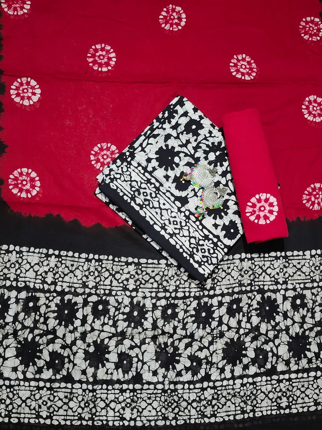 

Farooq Dyeing Floral Printed Pure Cotton Unstitched Dress Material, Blue