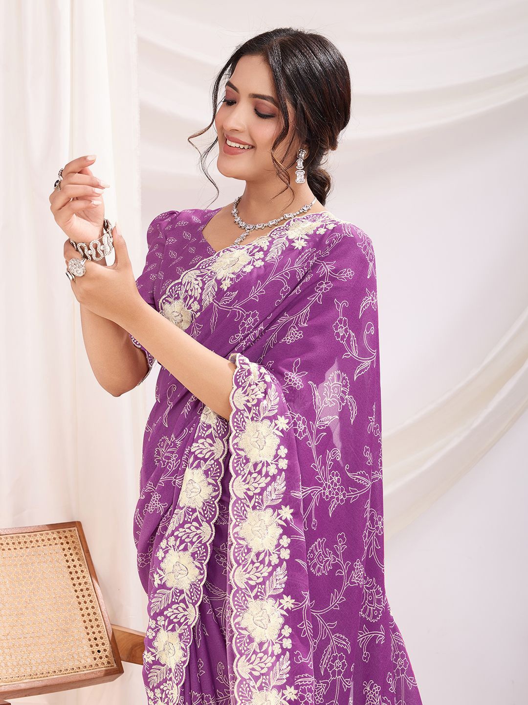 

Mitera Floral Printed Saree, Purple