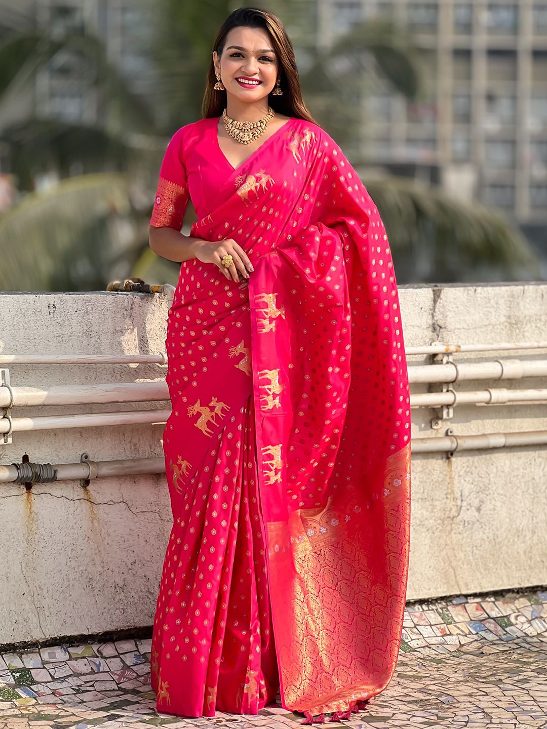 

Panzora Ethnic Motifs Zari Saree, Pink