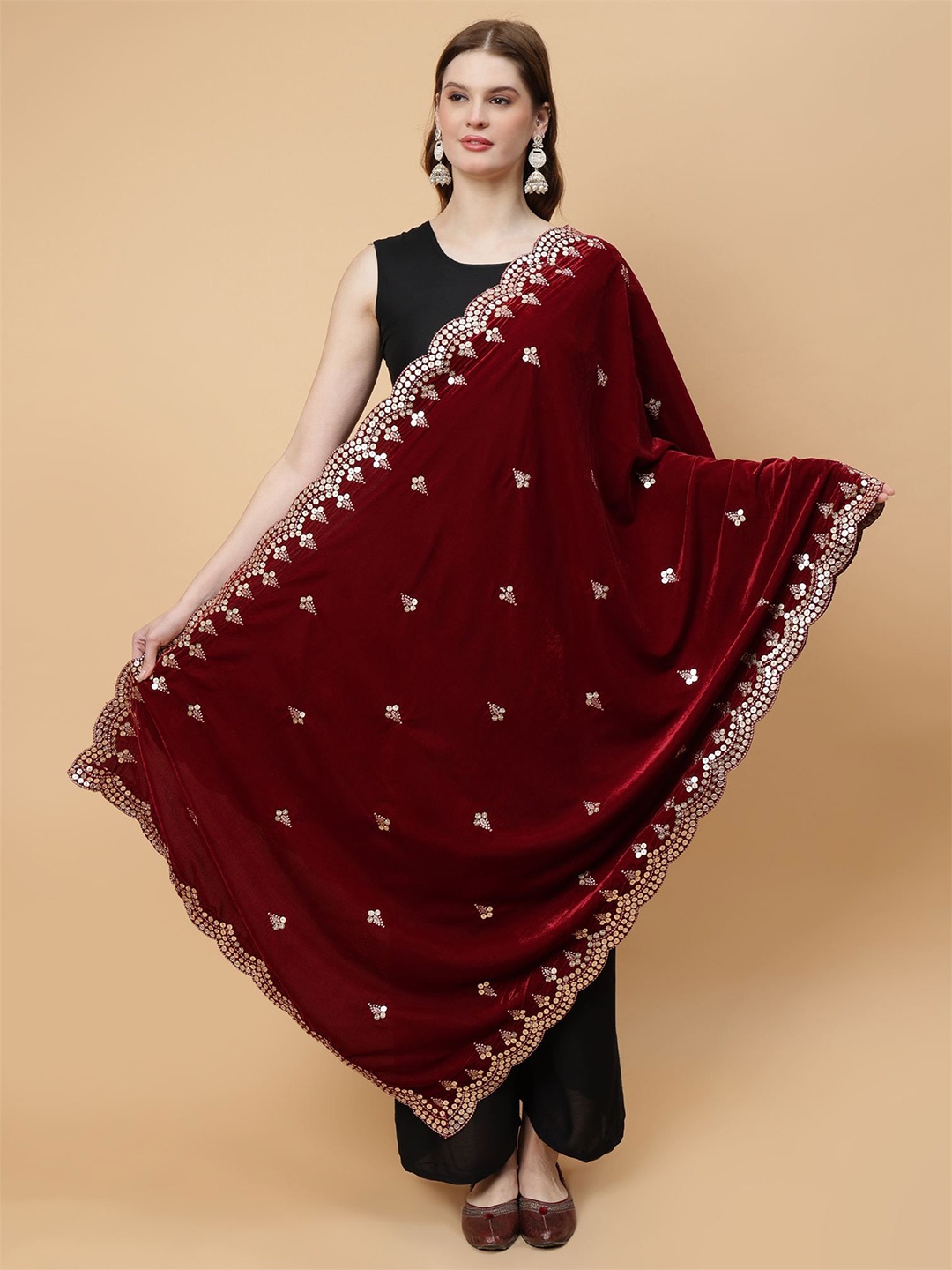 

Moda Chales Floral Embroidered Velvet Dupatta With Sequinned, Maroon