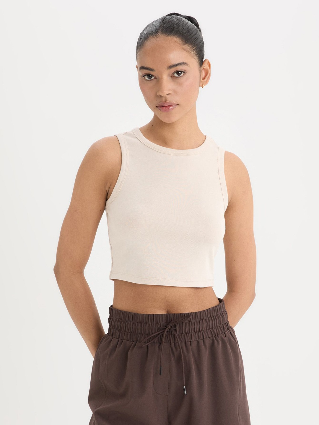 

DeFacto Solid Round Neck Sleeveless Crop Top, Na