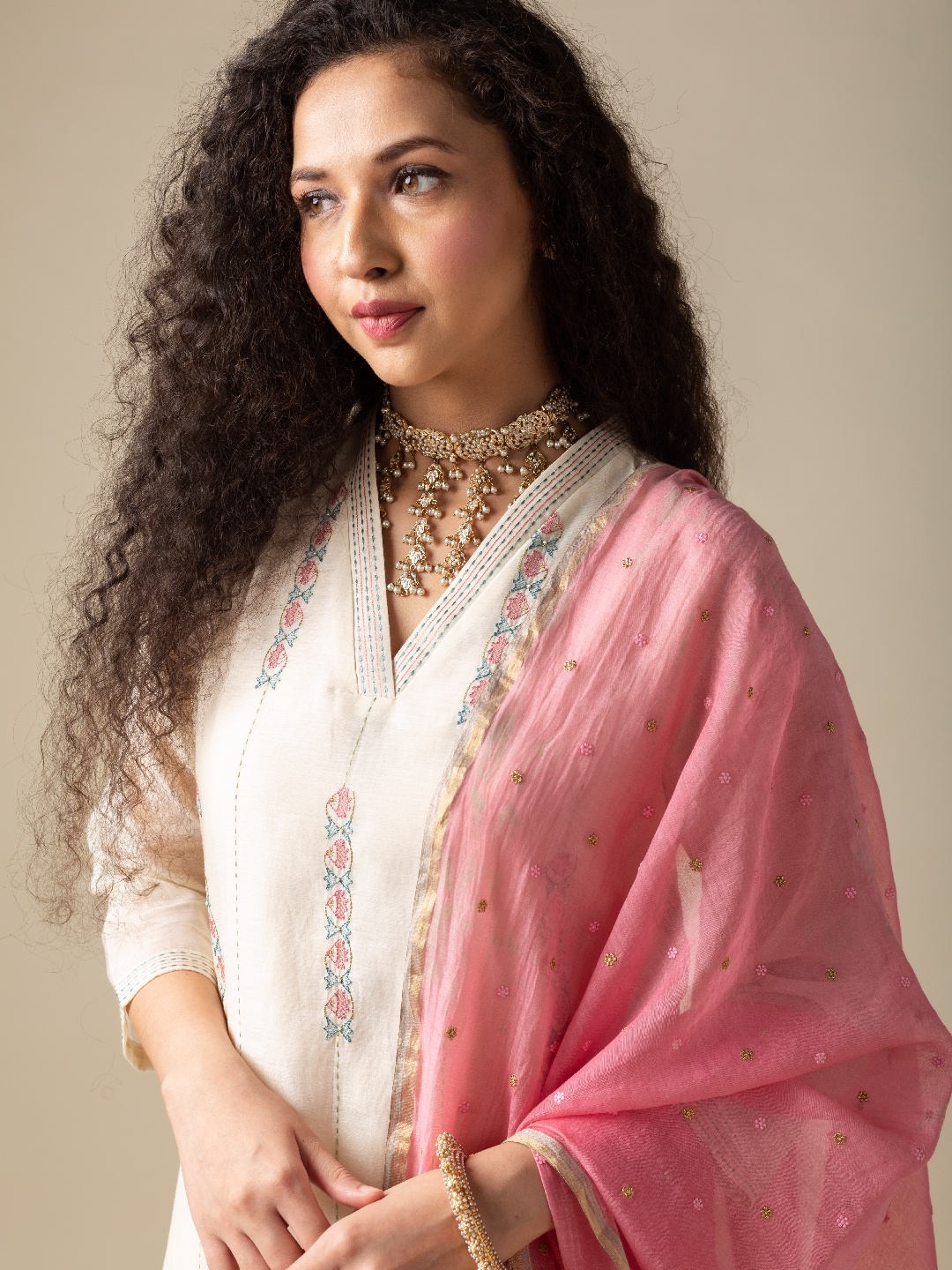 

KUSVAA Floral Embroidered V-Neck Straight Thread Work Chanderi Silk Kurta With Trousers, White