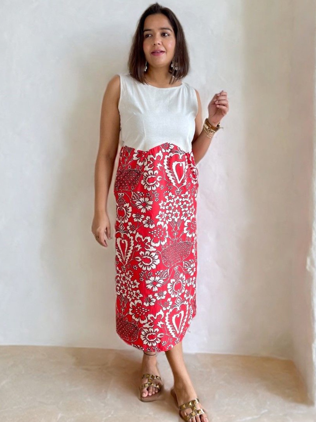 

Label Tanvee Bohemian printed Midi Boat neck Dress, Red