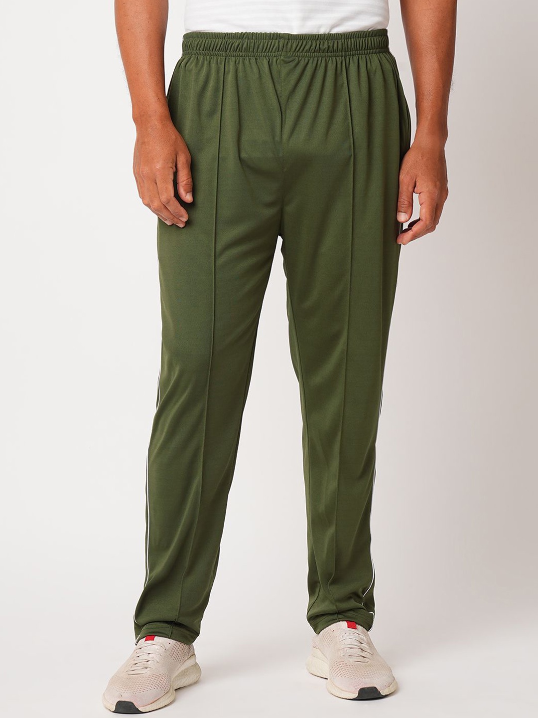 

ESTRO Men Slim Fit Mid Rise Track Pants With Zippered Pockets, Olive