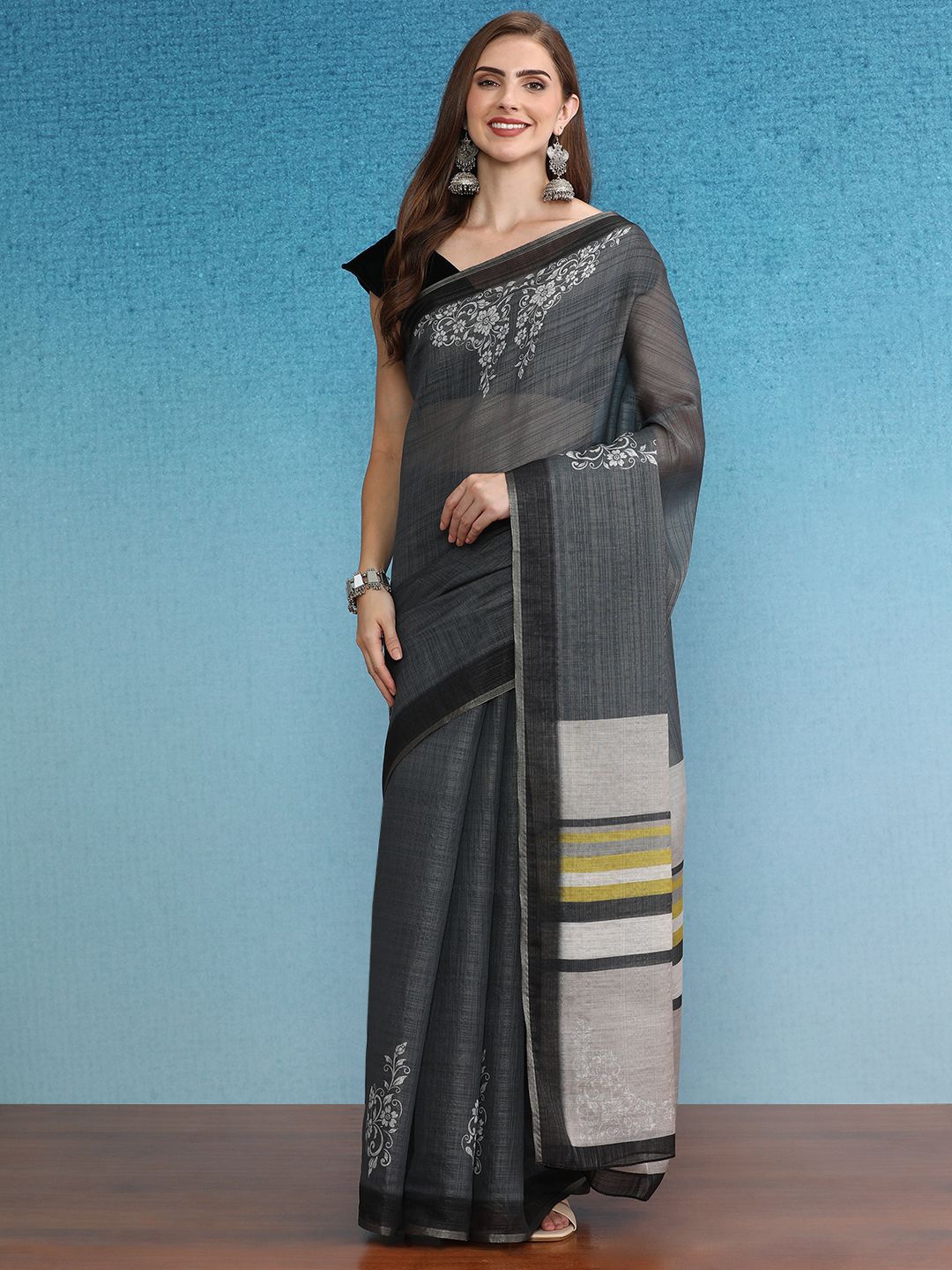 

DIVASTRI Floral Printed Silk Cotton Saree, Grey