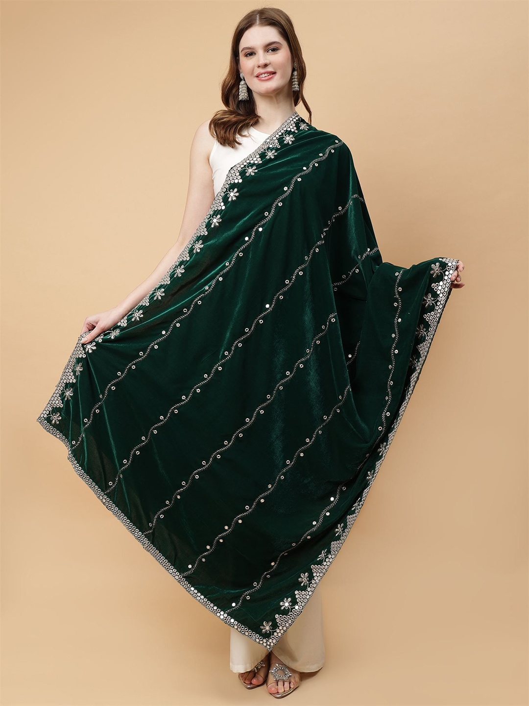 

Moda Chales Floral Embroidered Velvet Dupatta With Sequinned, Green