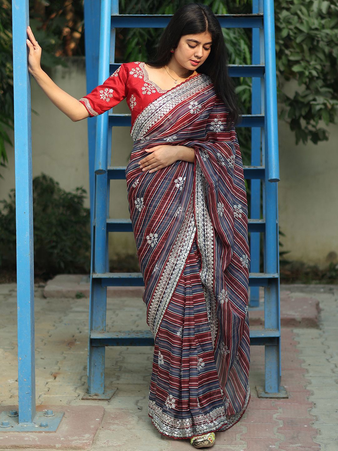 

Panzora Striped Sequinned Organza Saree, Red