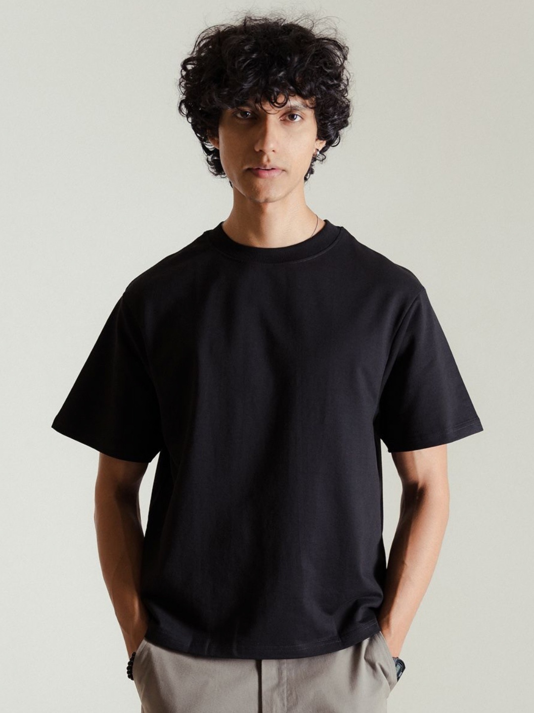 

Desi Minimals Men Solid Round Neck Boxy Cotton T-shirt, Black