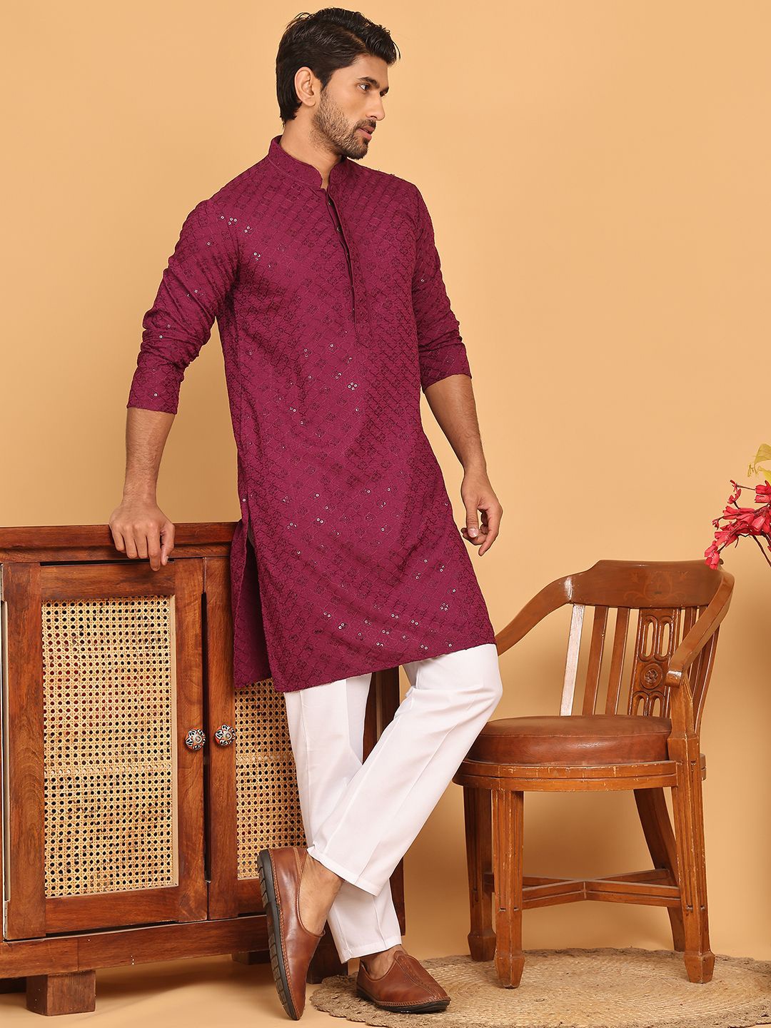 

Jompers Floral Embroidered Chikankari Mandarin Collar Straight Kurta With Pyjamas, Maroon