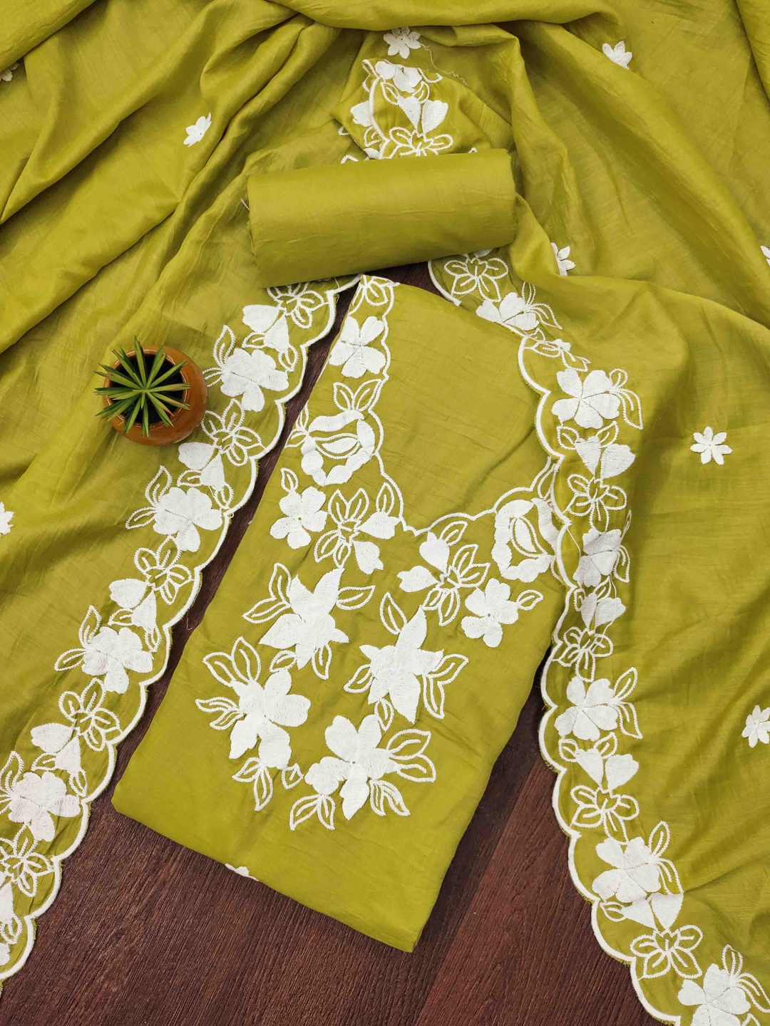 

KIMISHA Floral Embroidered Unstitched Dress Material, Green