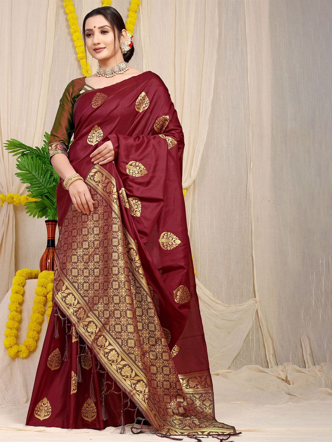 

amirat Woven Design Zari Pure Silk Handloom Banarasi Saree, Maroon