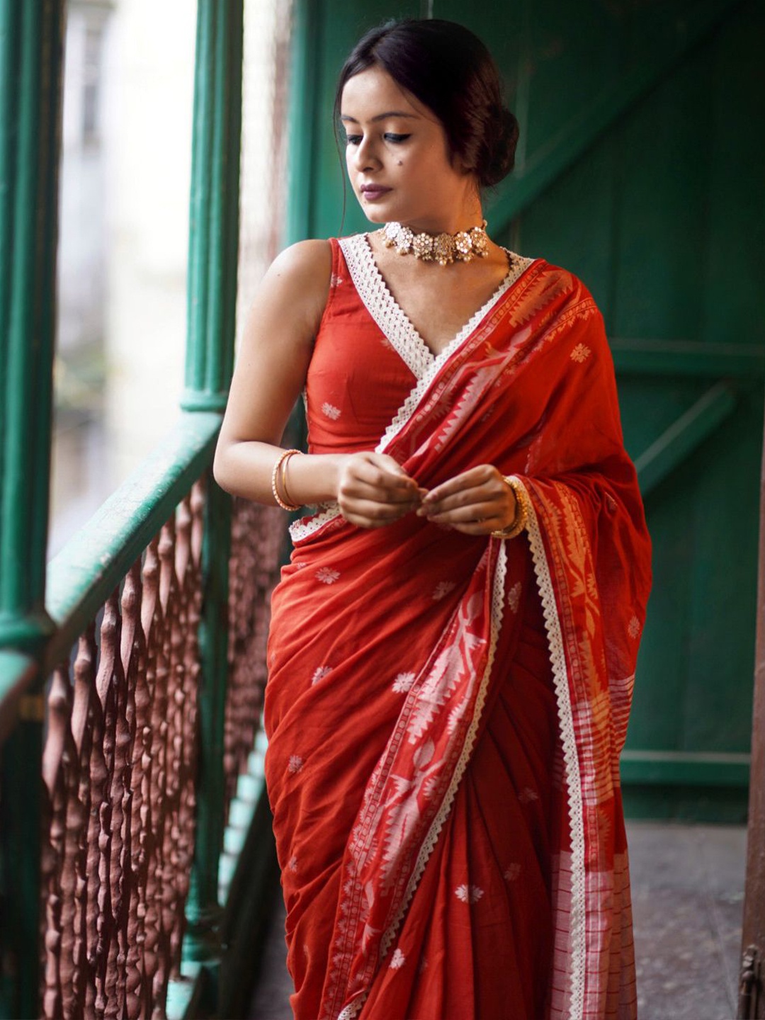 

MONRI Woven Design Embroidered Pure Cotton Jamdani Saree, Rust