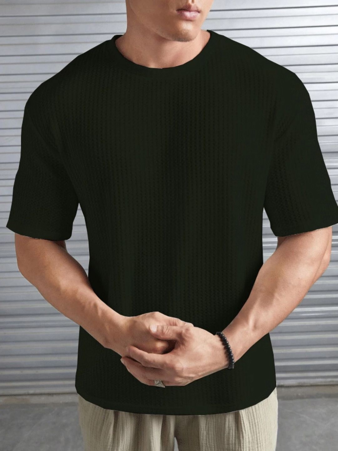 

HUSHBUCKS Men Self Design Round Neck T-shirt, Black