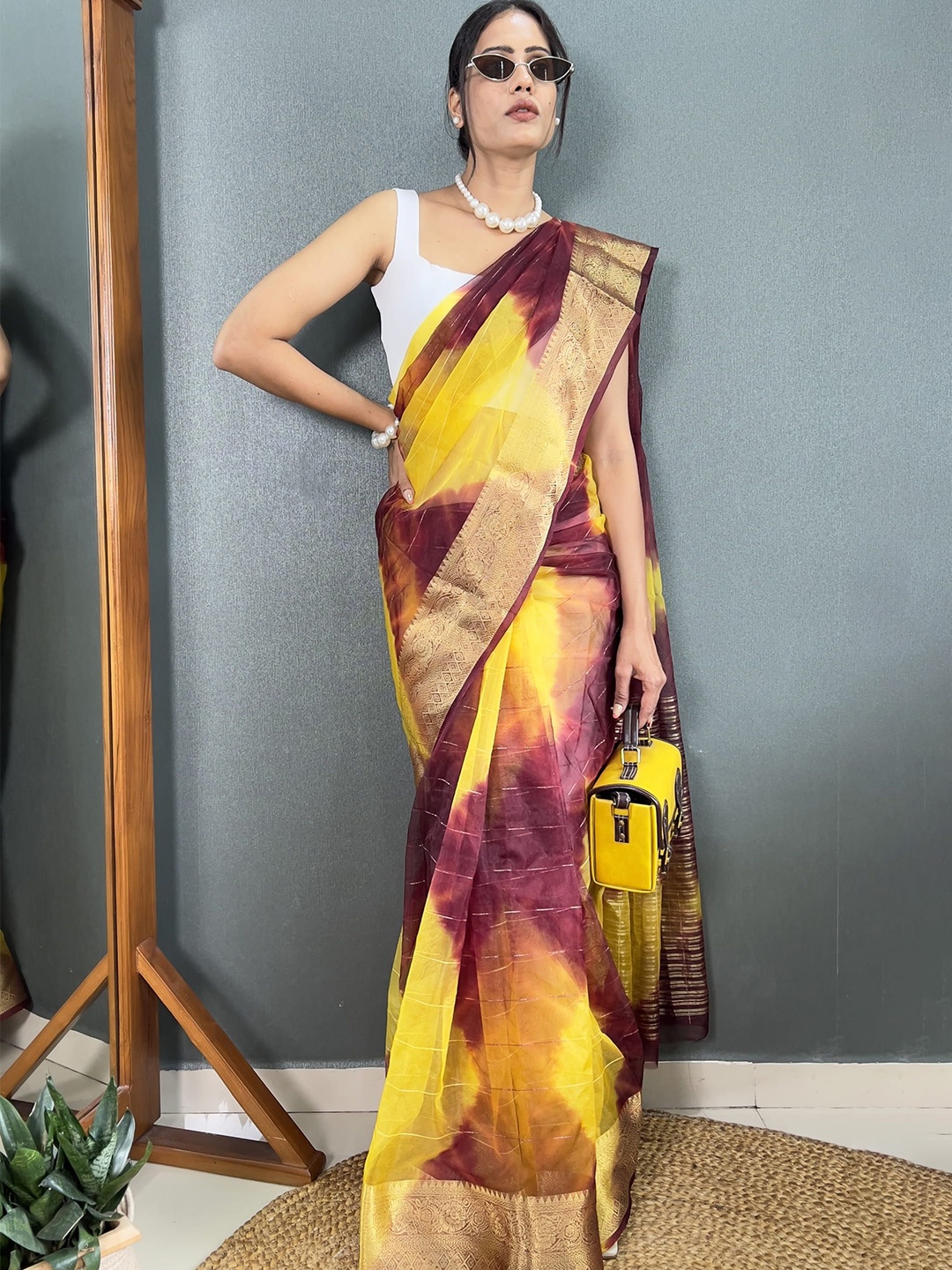 

KAYOMMI Tie and Dye Zari Organza Kanjeevaram Saree, Yellow