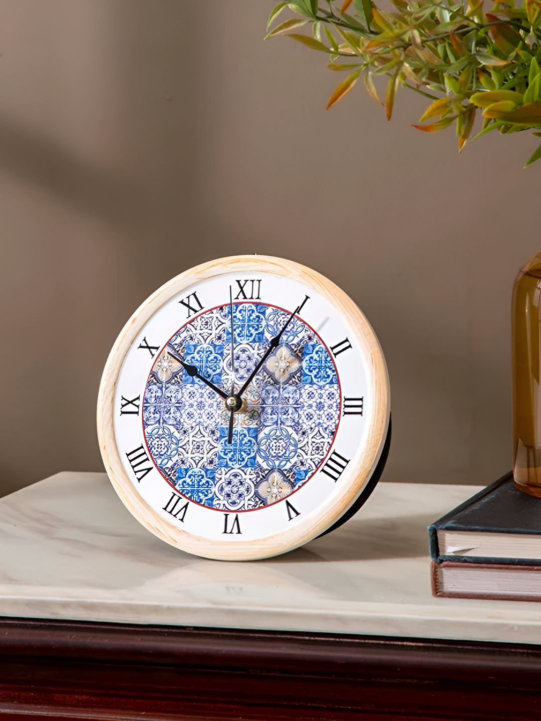 

THEDECORKART White & Blue Printed Contemporary Table Clock