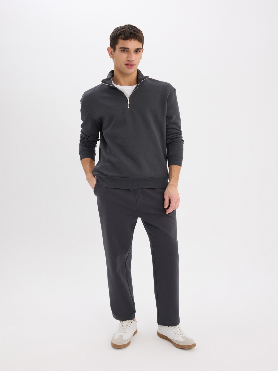 

DeFacto Men Regular Fit Trousers, Black
