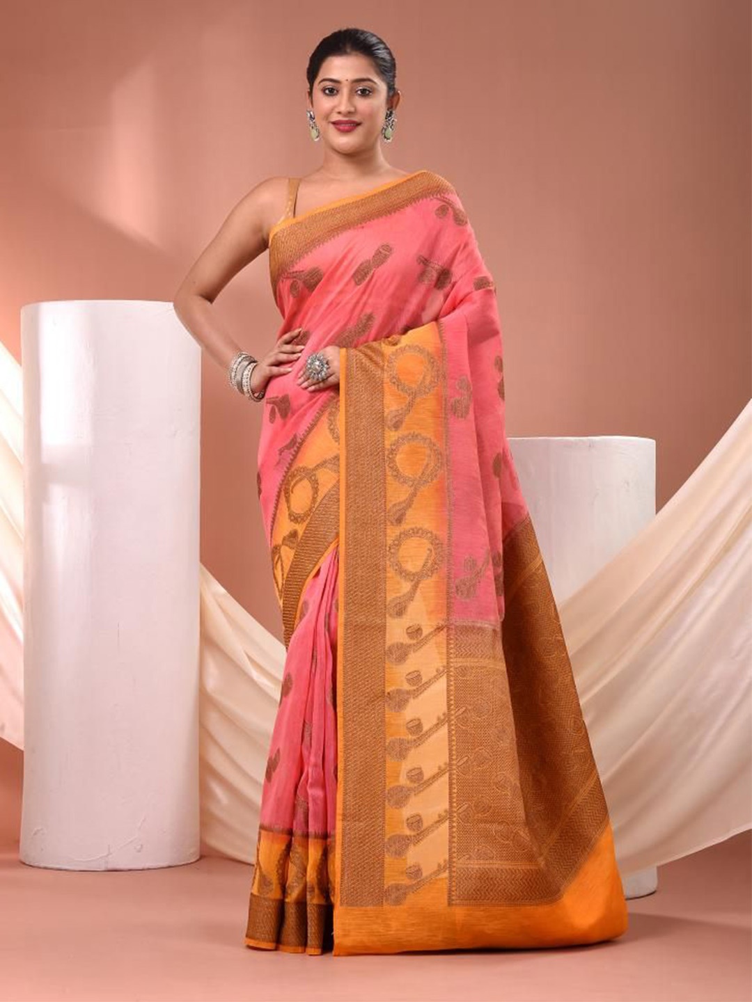 

VIBHAVARI Woven Design Saree with Blouse Piece, Pink