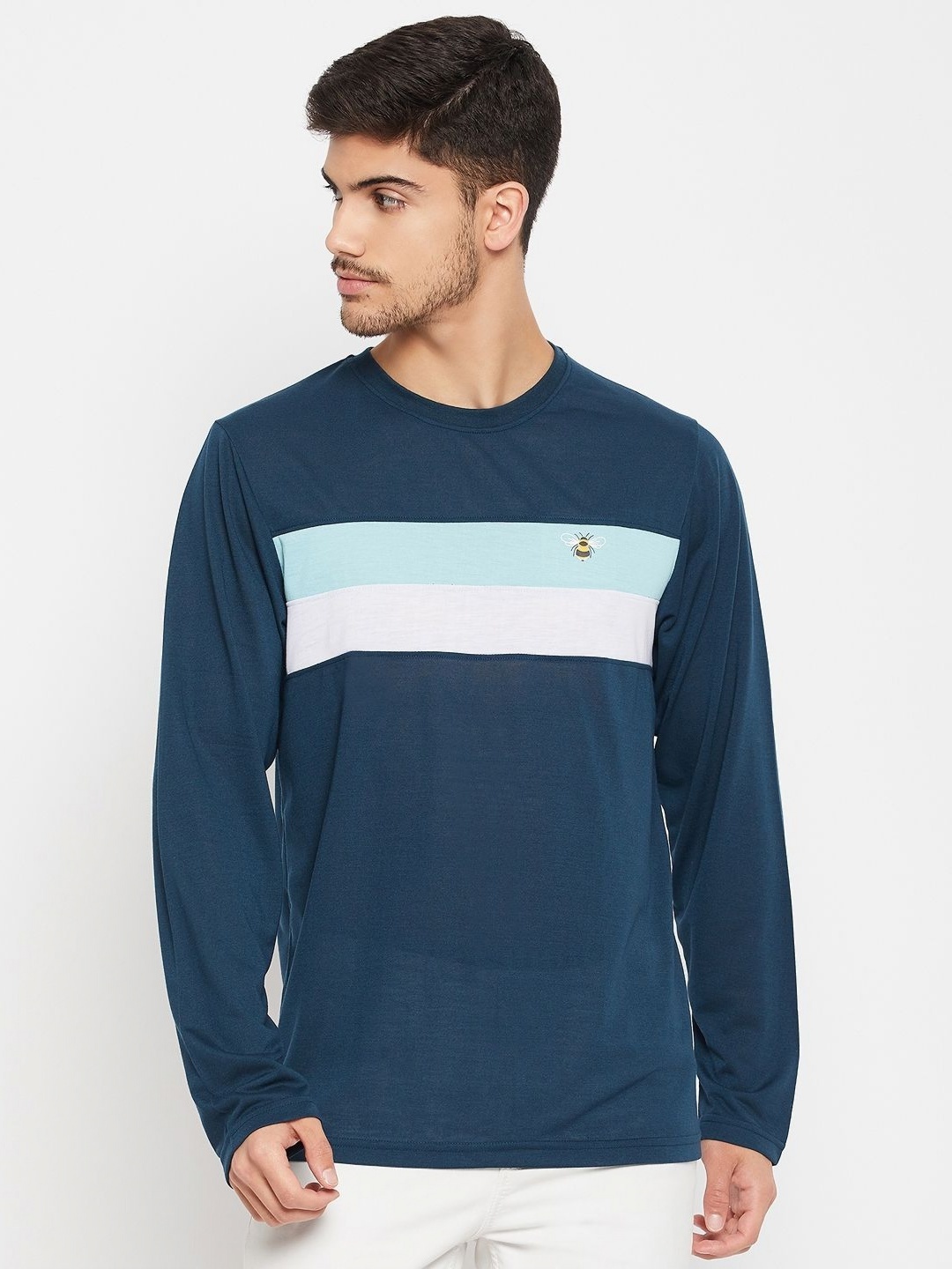 

AUXAMIS Men Colourblocked Applique T-shirt, Blue
