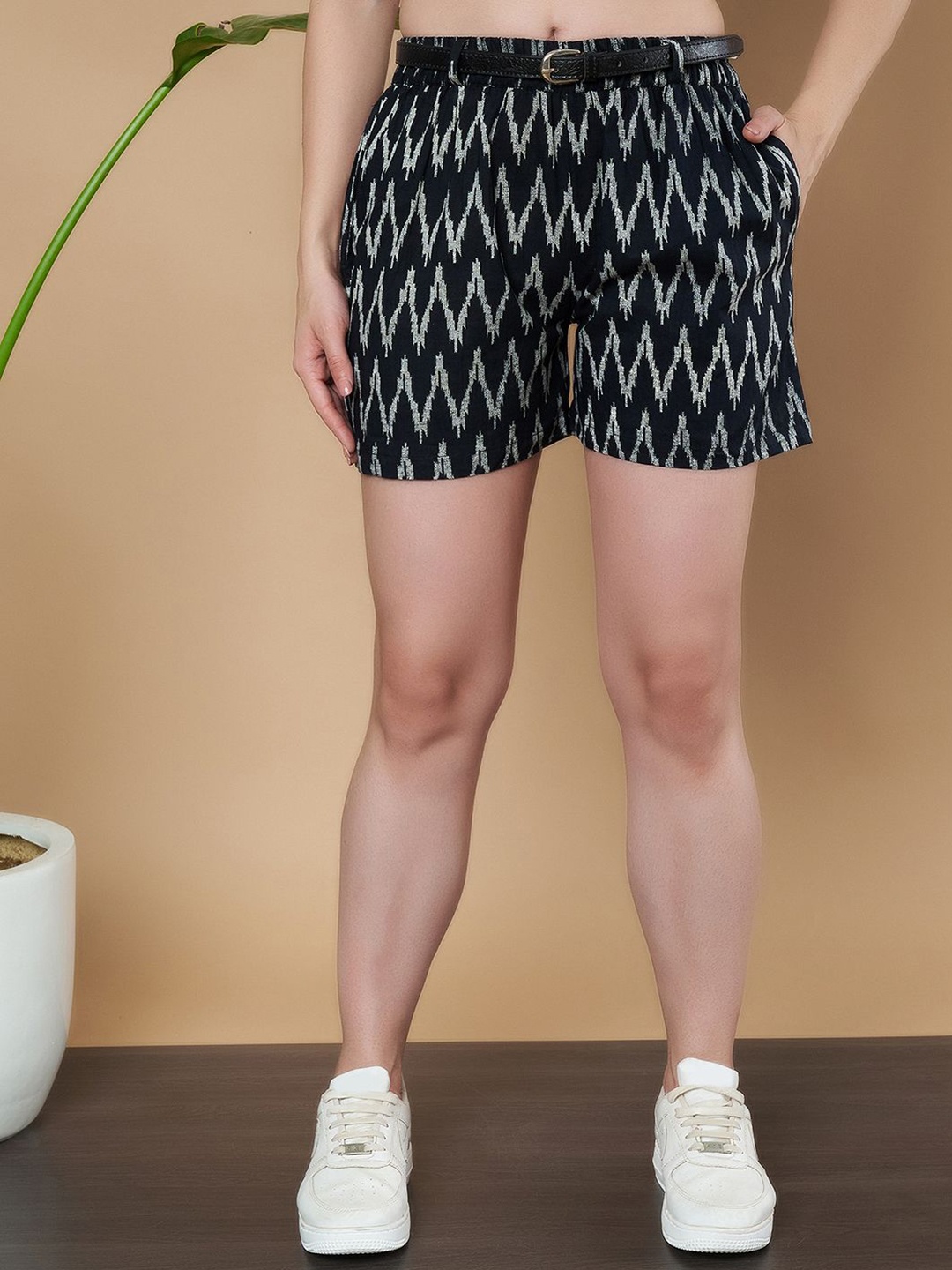 

JAPER KURTI Women Printed Mid-Rise Shorts, Black