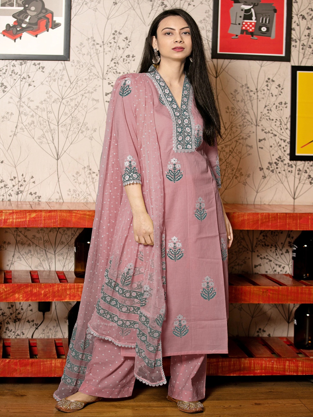 

DIVASTRI Floral Printed V-Neck Straight Kurta With Palazzos And Dupatta, Purple