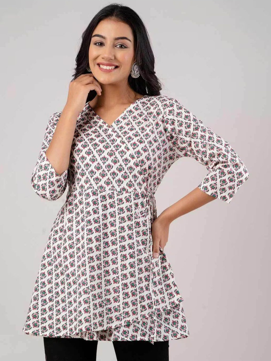 

Rangun Geometric Regular Sleeves Top, White