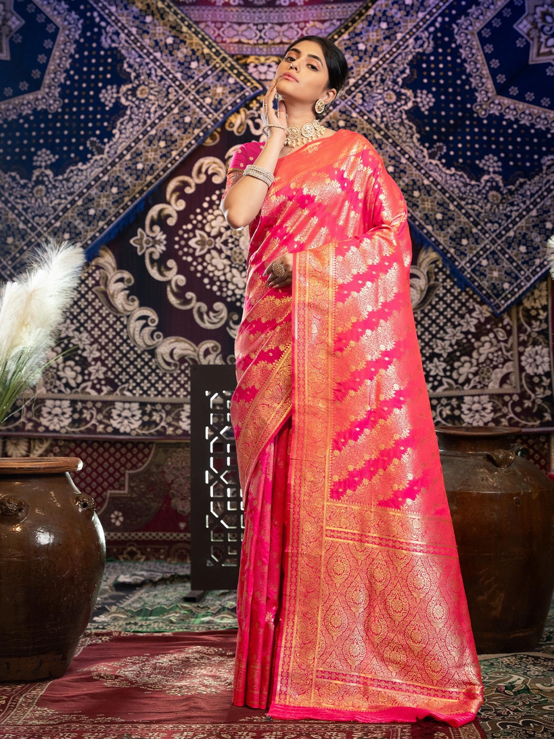 

ALAGINI Ethnic Motifs Zari Silk Blend Banarasi Saree, Pink