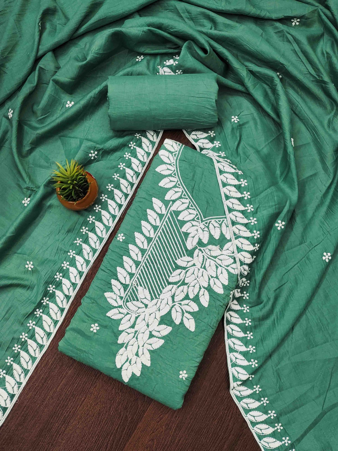 

Blissta Floral Embroidered Unstitched Dress Material, Green