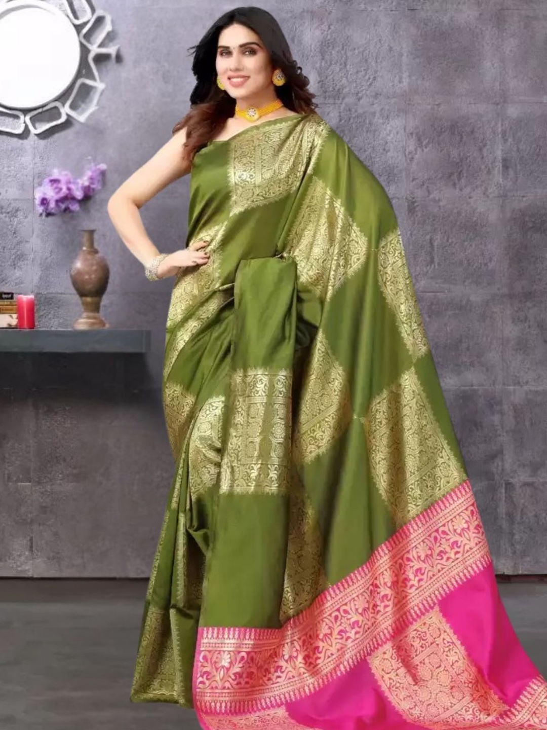 

MAGMINA Woven Design Zari Banarasi Saree, Green